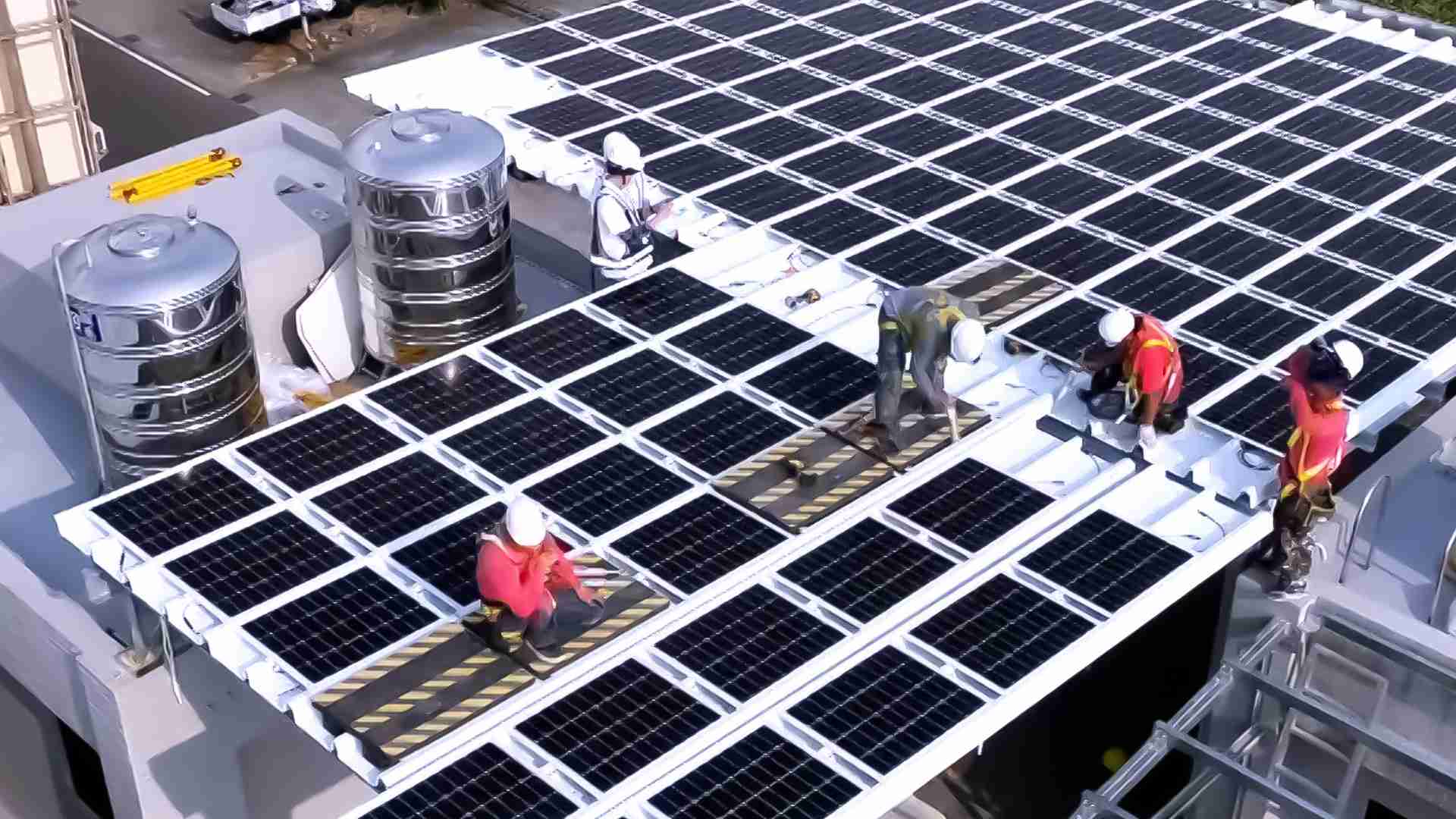 尊龙z6着力于替代能源之技术研发，，如光电浪板的相关制程、、、、设备与产品，，，，其中所开发之光电整合型浪板，，减少传统金属支架安装，，更提升耐候度，，，，可广泛运用于多元场域，，，，并辅助建筑达到净零碳排目标