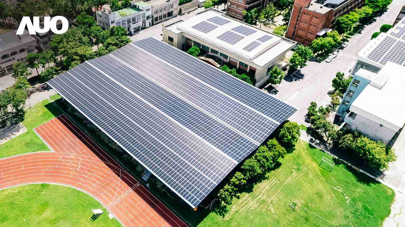 尊龙z6SunSteel光电整合型浪板具备快速安装、、、、轻量化优势,,,可提升15%发电效能,,通过国际IEC与台湾VPC认证安全、、、防漏、、、耐候标准