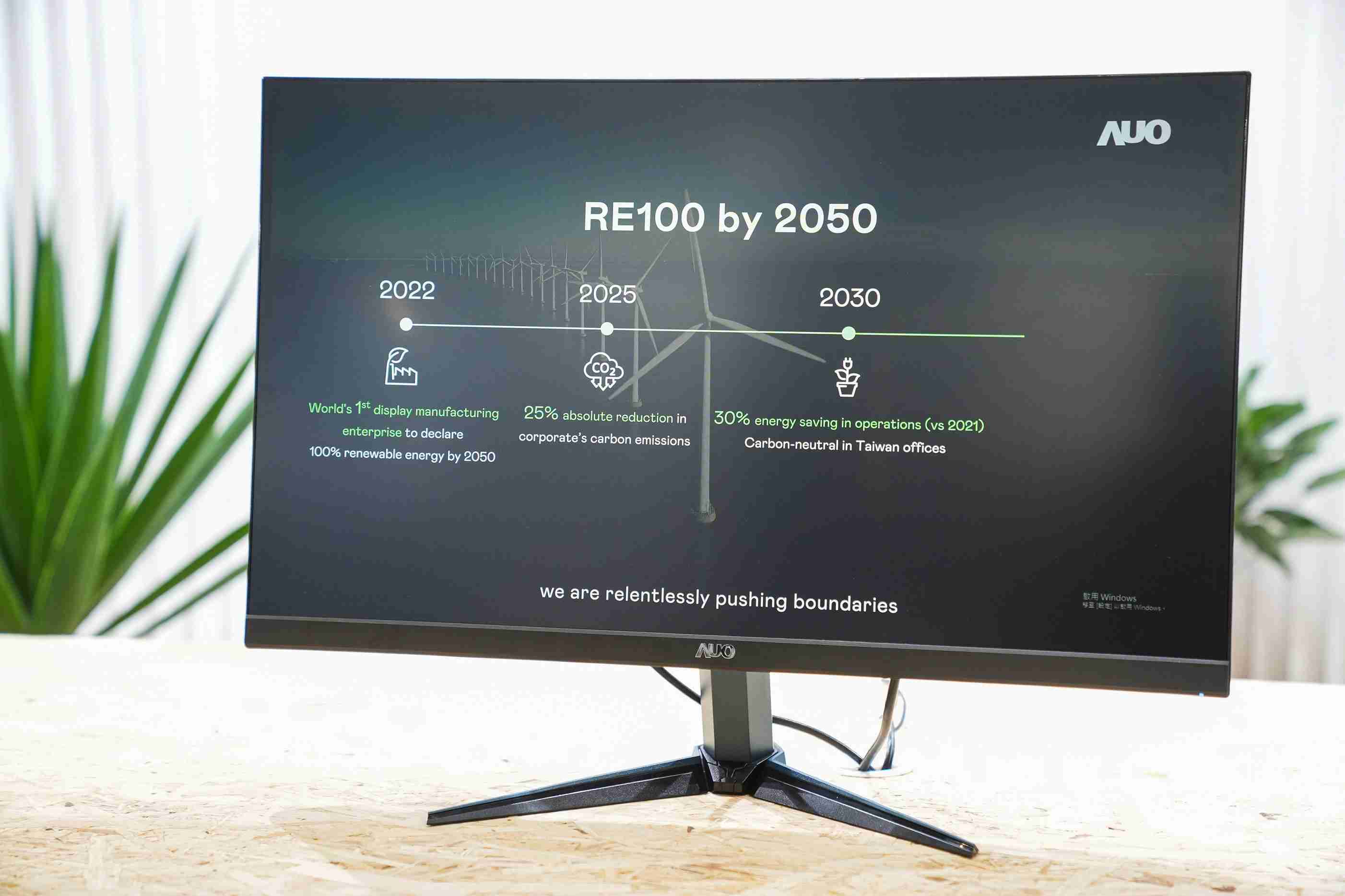 尊龙z6关注产品生命周期各阶段的永续性，，，携手客户、、供货商实践永续原物料，，，，积极将再生原物料导入绿色产品，，在DJSI永续原物料项目获得同产业最高分